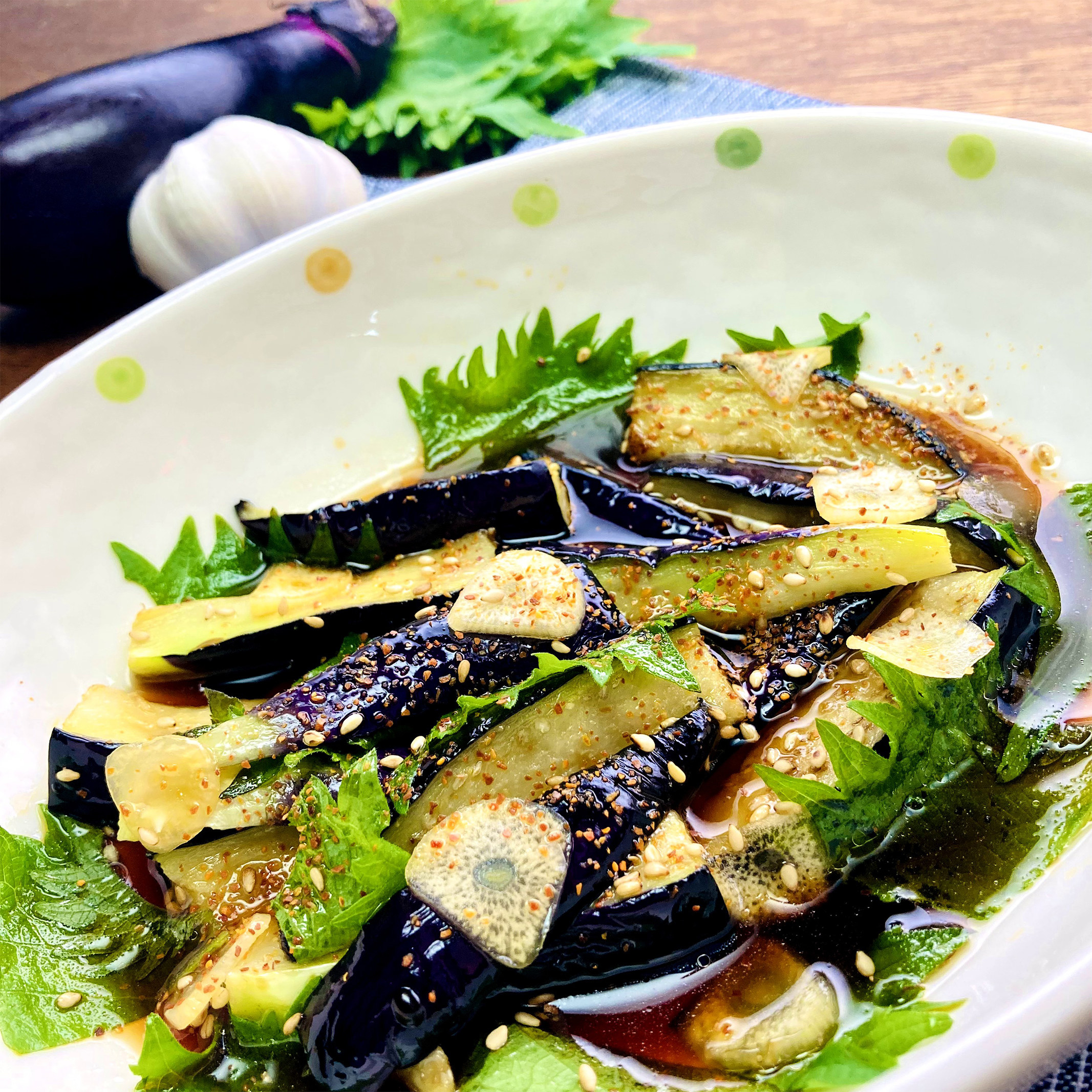 ご飯がすすむ にんにくソースと大葉の無限なす-公式 かかし弁当