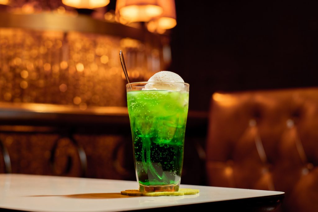 昭和レトロを感じる時間。見ているだけで涼し気になる全国のクリームソーダことりっぷフォトことりっぷ