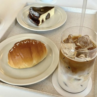 カフェはお茶する場所でなく“撮影空間”？ 韓国発・モノトーン&シンプルな「無機質カフェ」とはラジトピ ラジオ関西トピックス