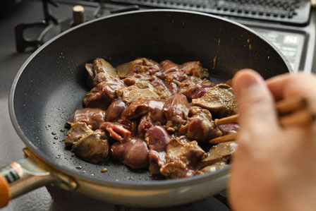 簡単おいしい♪『鶏レバーのウスターソース煮』のレシピ