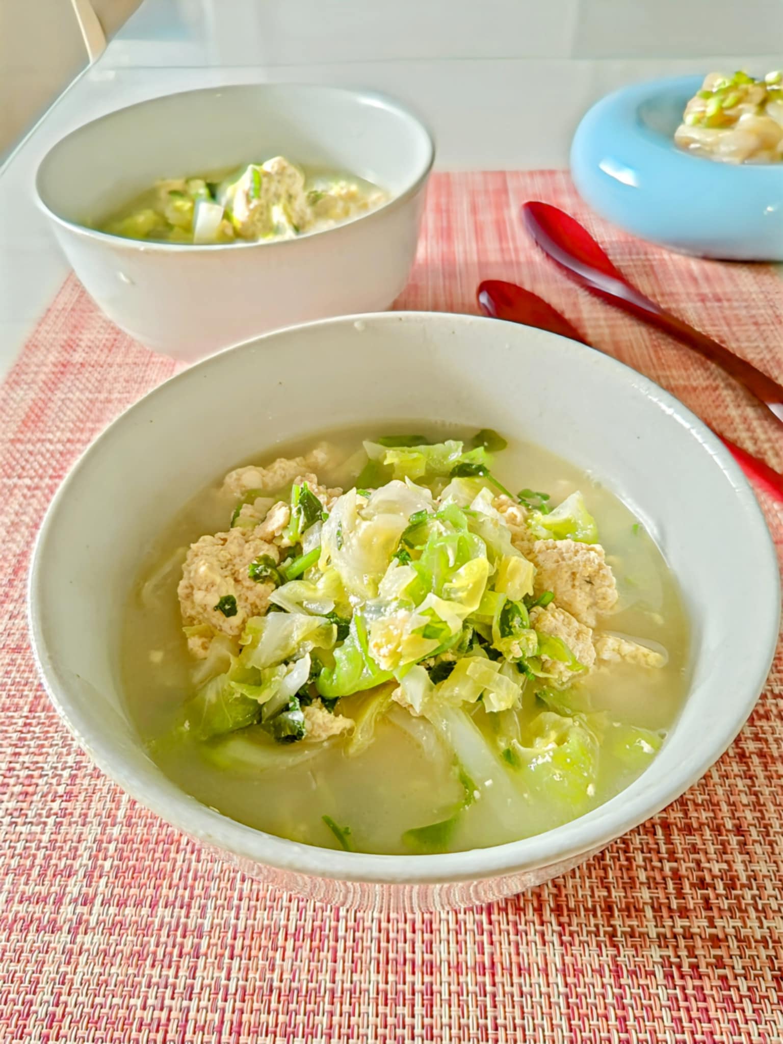 生姜でぽかぽか！豆腐入りふわふわ鶏団子の味噌スープ