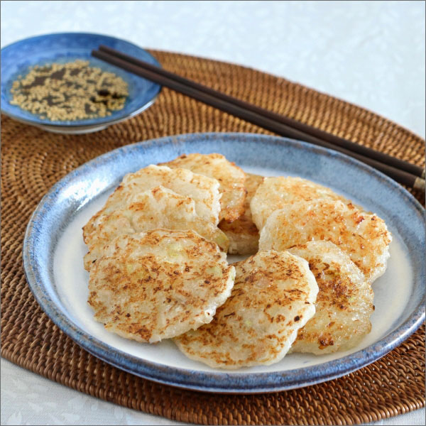 切り餅が余ったらこれ一択！ベーコン餅のレシピに「パッと作れた」「やみつきになる」 - macaroni