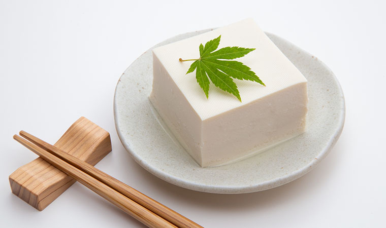 賞味期限切れの豆腐は食べられる？ 傷んでいるかを見分ける方法や正しい保存方法まで解説 – grapeグレイプ