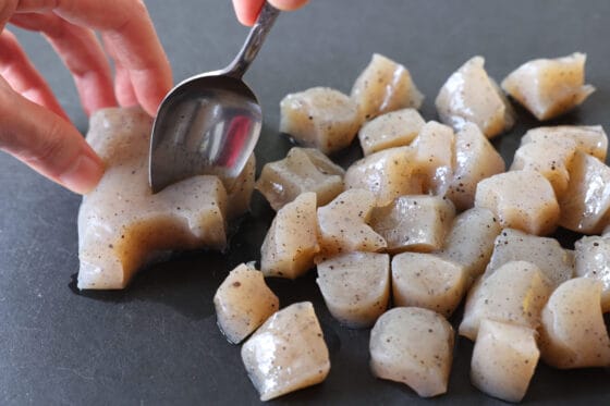 おでんのこんにゃくの下ごしらえ方法 - 東京おでんだね