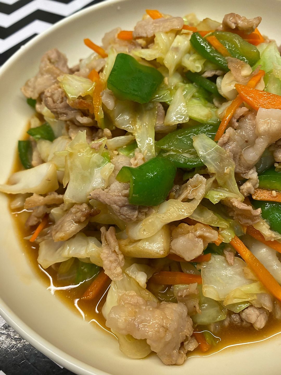 ホイコーロー、完了期verです。 後期のホイコーローは ＃nnmmホイコーロー後期 で検索すると出てきます🌼調味料に片栗粉混ぜておくとだまにならずとろみがでます。めちゃくちゃ簡単です😋 < 材料 > キャベツ 小さめのもの葉3～4枚程度 ピーマン 1～2個豚肉 30g程度