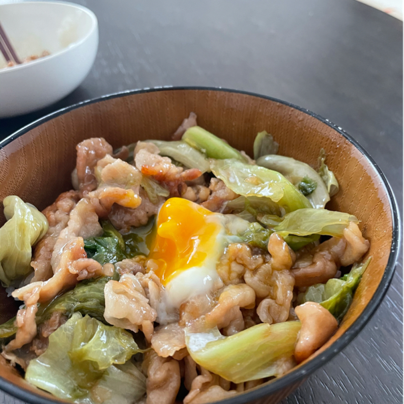 シャキシャキ惚レタスのピリ辛ガリマヨ丼