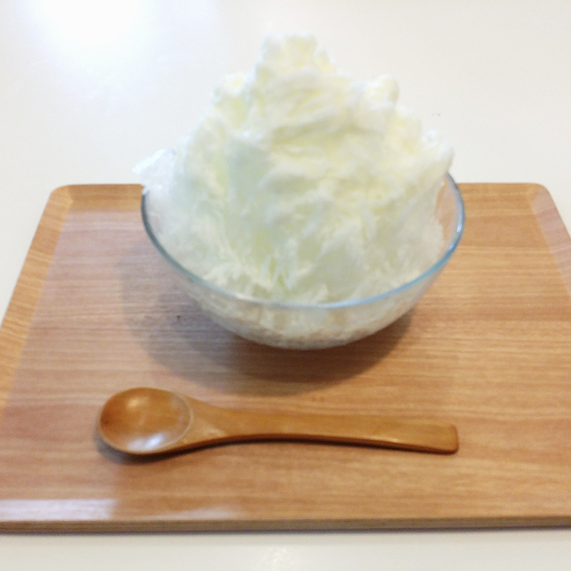 森永のゼラチンを使って、七夕ゼリーを作りました。白い部分はカルピスゼリー、青はかき氷シロップのゼリー、上の星はオレンジゼリーです。カルピスとかき氷シロップのゼリーがつるんと冷たく、七夕に食べたいお星さエンゼルPLUS by 森永製菓