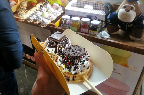 屋台の韓国式ワッフル屋が大繁盛Hello from Korea ❤︎