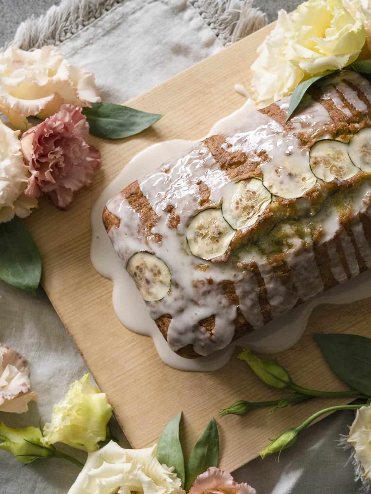 スパイシーズッキーニケーキのレシピ – Romantic Foodies