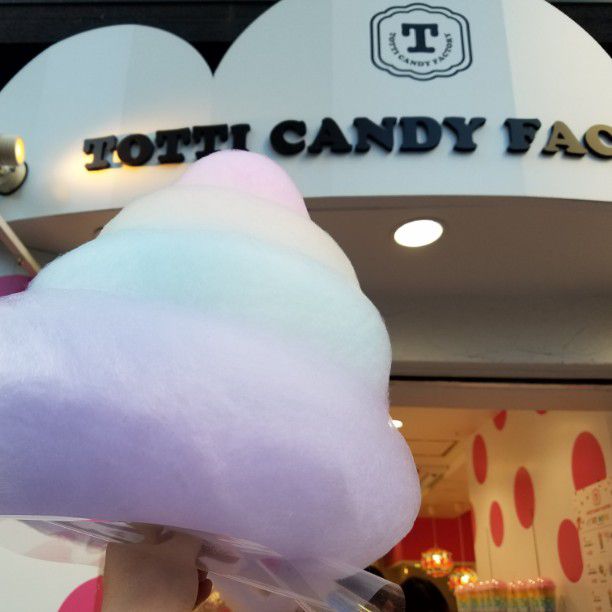 渋谷区神宮前・原宿竹下通りの「スウィート エックスオー グッド グリーフ 原宿竹下通り店」で綿飴 - よこはま原付紀行