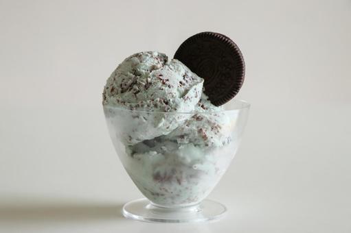 チョコミントアイス02フリー素材ドットコム