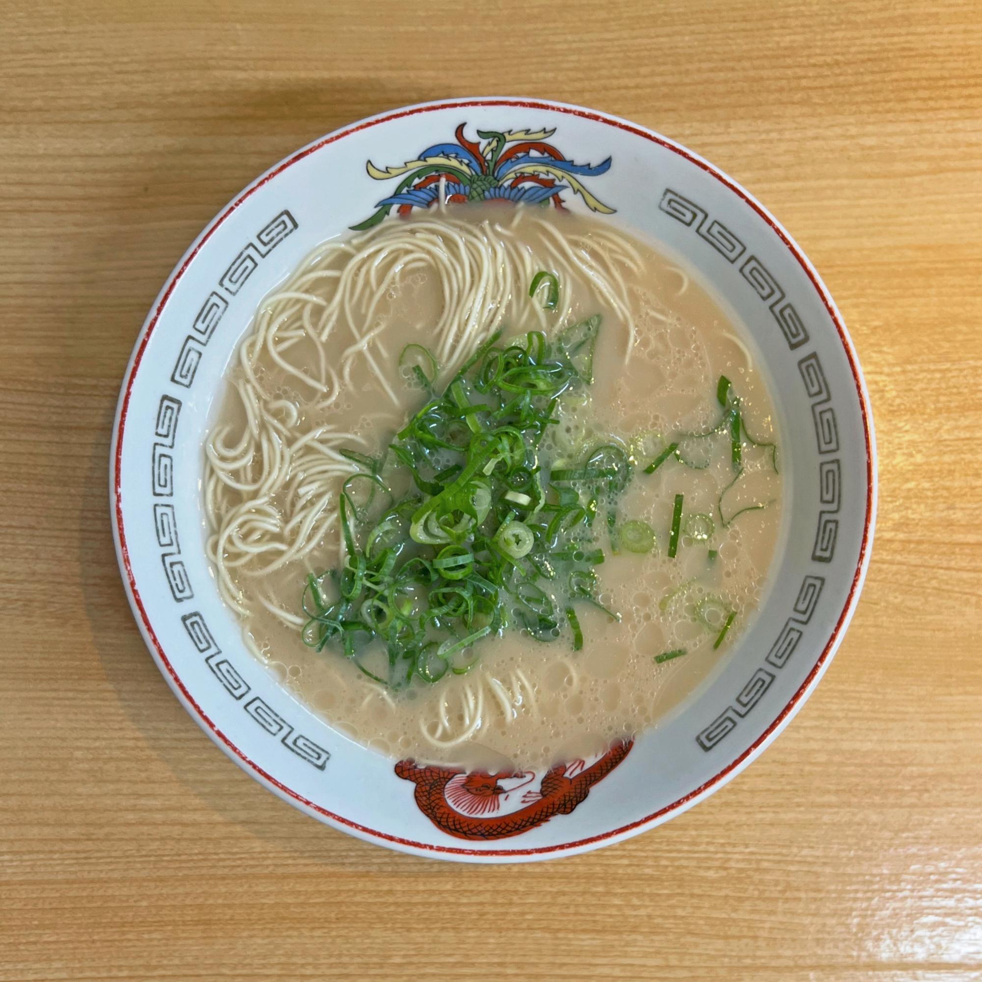 博多駅駅のホームで 立ち食い 博多ラーメン!朝ラーメン