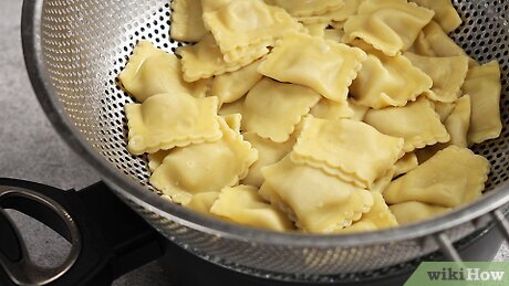 水切りヨーグルトが決め手！ ラビオリ - 米粉皮 餃子皮 春巻皮 井辻食産株式会社