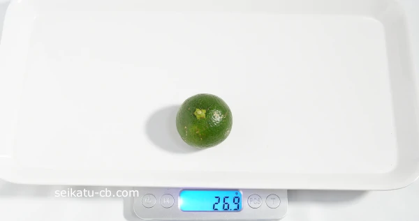 レモンの重さは1個、半分、1 4、1 8個で何グラム、大きさやカロリーは？生活知恵袋