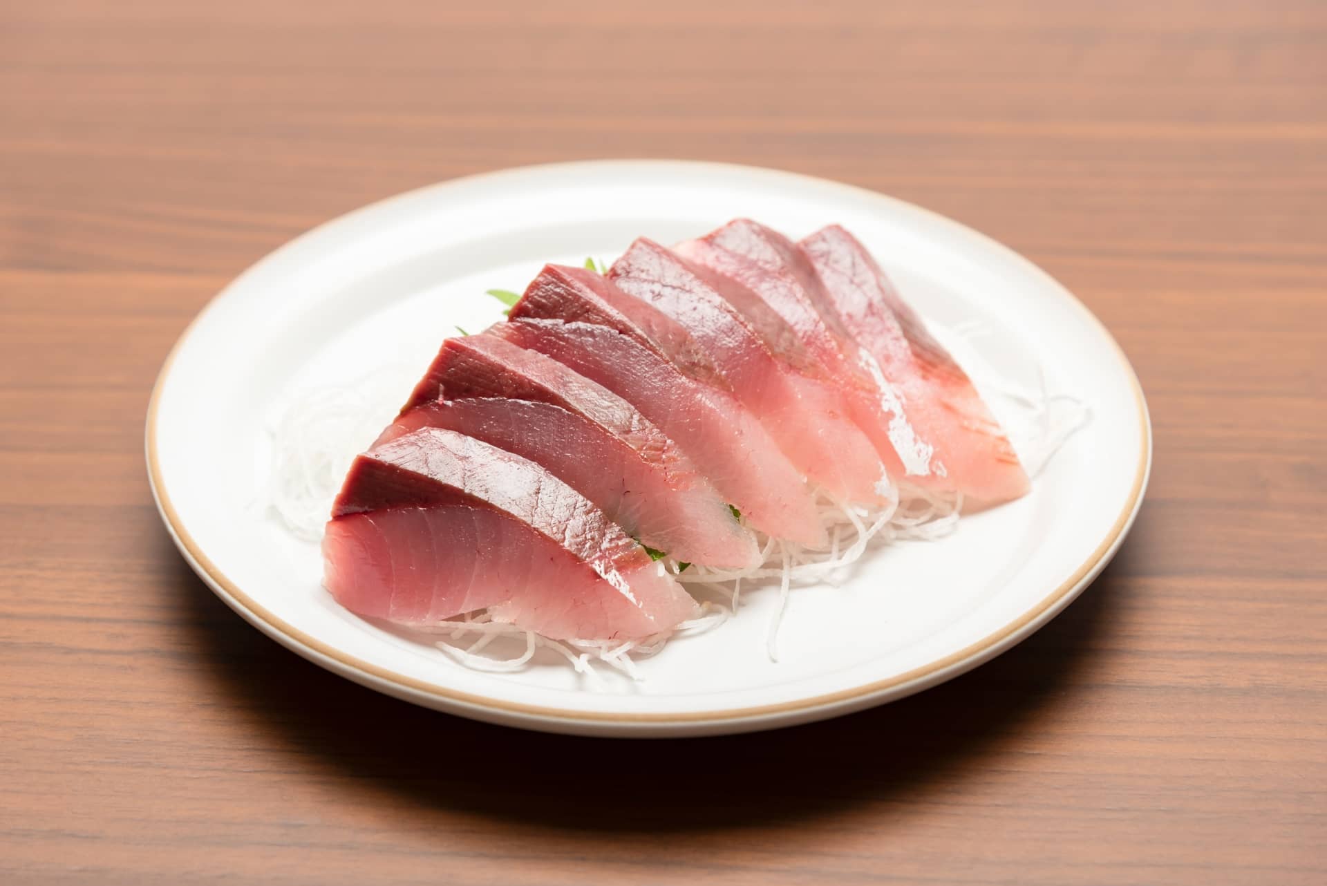 最近ハマってるオリーブハマチのカルパッチョ。 わさびとライムのソースで。 photo @kous_sei︎✴︎✴︎✴︎✴︎✴︎✴︎✴︎✴︎✴︎✴︎✴︎✴︎✴︎✴︎✴︎ Wine&Dine 46 -shiro- 営業時間 18:00〜23:00 L.O22:00 定休日 日曜日 +不定休 岡山市北区柳町2-5-23 080