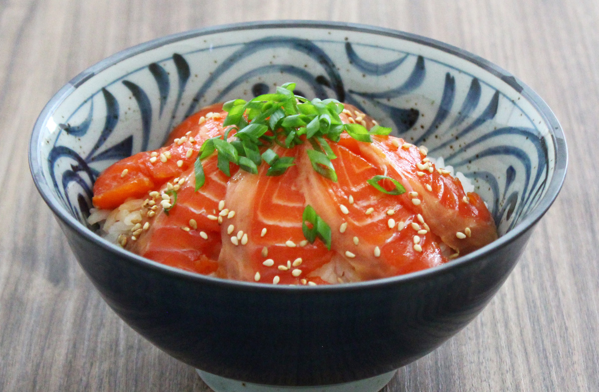 焼肉のたれ サーモンの漬け丼 レシピ・作り方Tasty