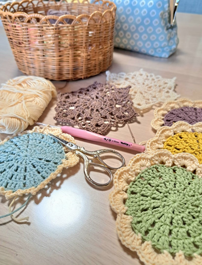 余り毛糸消費 コットン糸のペンケース+花モチーフDont feel, just think