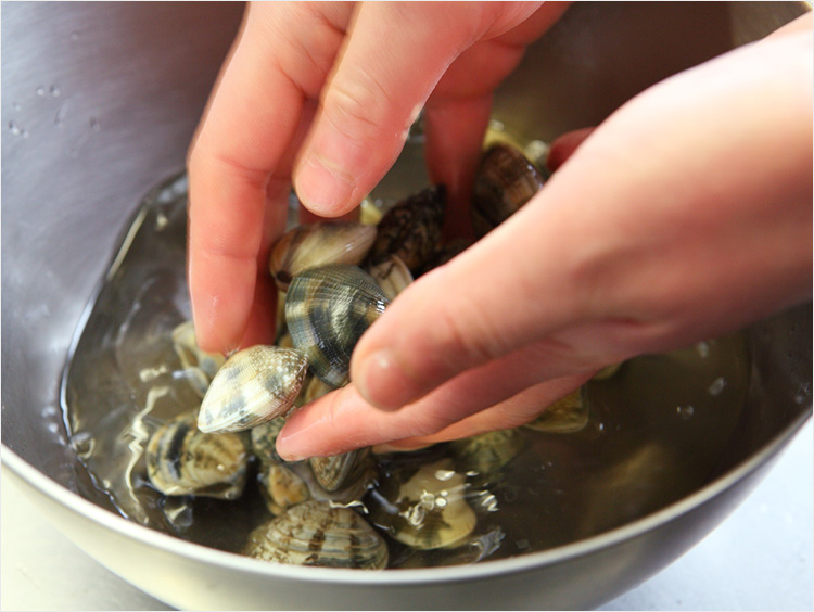 料理の基本! あさりの砂抜き