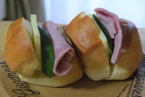 コストコの絶品「マスカルポーネロール」を実食！ディナーロールより高級感がアップ – lamireラミレ