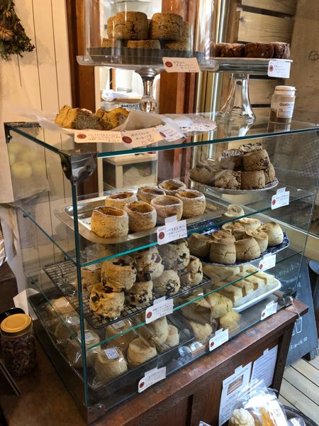 ケーキの表示の冷却装置のベーカリーのショーケース Chiller 冷却されたペストリーのショーケース - 中国 ケーキショーキャビネット、ケーキ の展示ショーケース、スーパーマーケットの展示ショーケース、ケーキのパンのショーケース、ケーキの展示、 Counter Cake Display