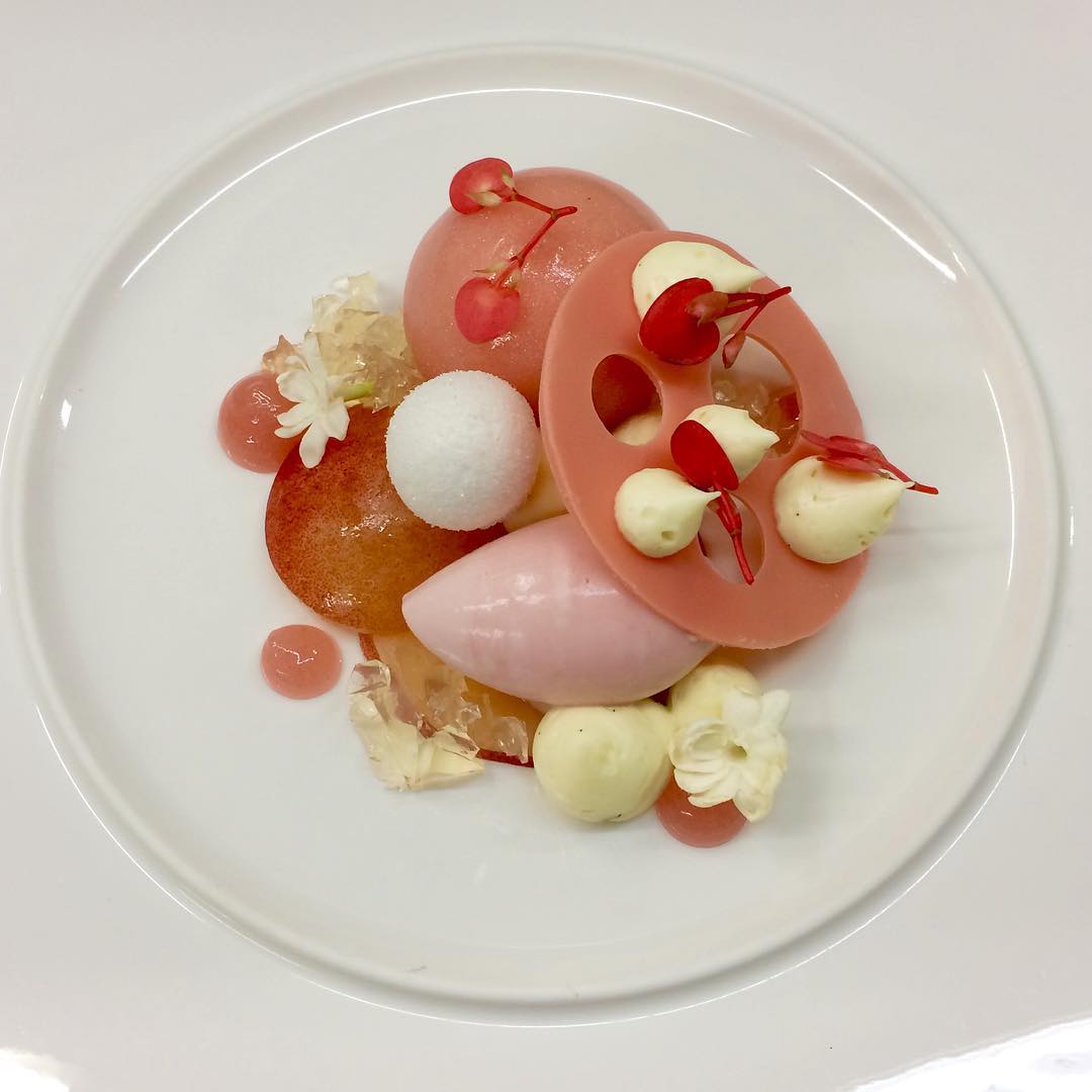 デザートの盛り付け方法のコツをフードコーディネーターが解説