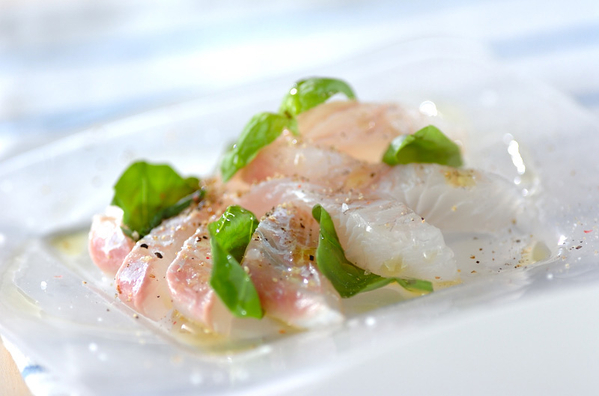 本日のオススメ、ヒラメの漬け丼です🐟 初登場以来、定番メニューとして密かに人気の漬け丼です♪ヒラメと鮭の二色丼も提供中ですので、ぜひご来店ください✨・ヒラメの漬け丼 1000円 ・A定食 鯖照り焼き 550円 ・B定食 豚肉味噌焼き 600円メフレ市場食堂メフレ食堂