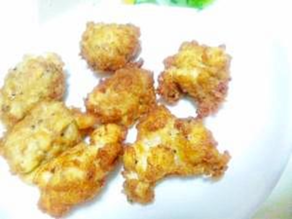 ローソンアレンジレシピ「からあげクン レッド」を使ったアレンジレシピを紹介！ 作ってみたいと思ったら「😋」の絵文字をコメントしてね！ .からあげクンチーズタッカルビの作り方□材料 ごま油：小さじ2 キャベツ野菜炒め：1 2袋 本格熟成キムチ：100g