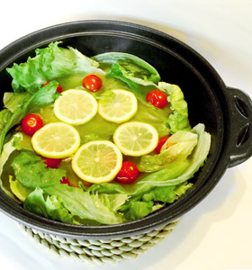 ヘルシーでおいしすぎる!箸が止まらない「レタス鍋」のレシピ15選 - macaroni