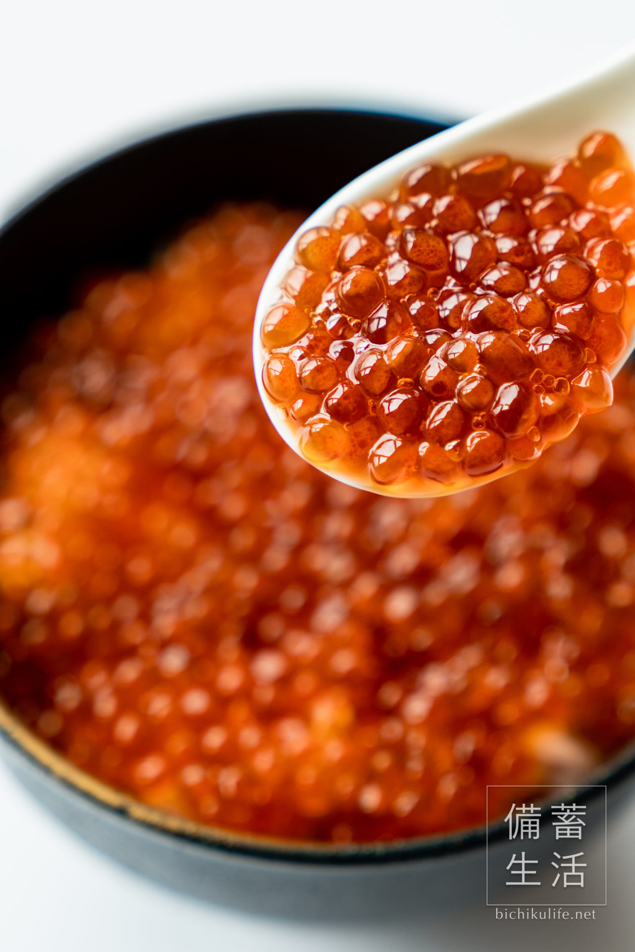 Salmon Roe Pickled in Soy Sauce., 忙しい時ほど素通りできない, 手作りのいくらの醤油漬けは,母の定番レシピが一番すき◎,レシピ, ・生筋子400g位, ・塩適量, A, ・醤油1 4cup, ・酒大さじ2, ・みりん大さじ2,作り方:, 1.鍋に酒とみりんを入れ煮切りアルコール分を飛ばし、醤油を加え一煮立ちさせそのまま冷ます。,