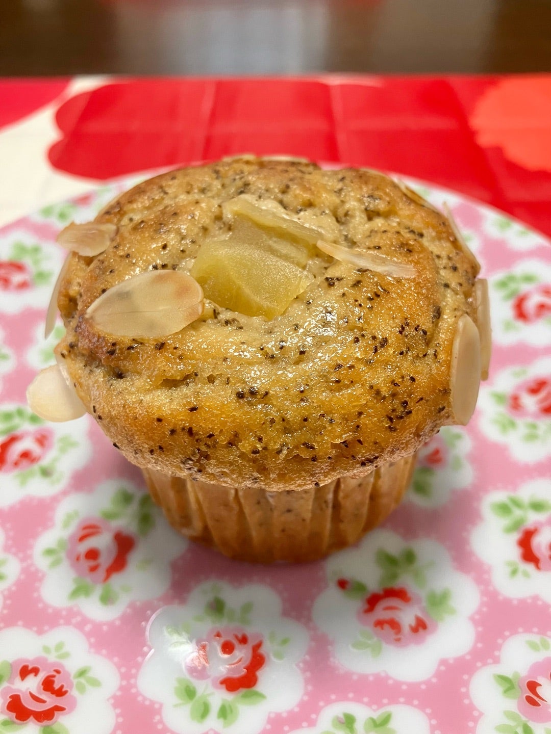 ミスタードーナツ「しっとりマフィン キャラメルアーモンド」パッケージ入りで翌日もしっとりおいしい！えん食べ