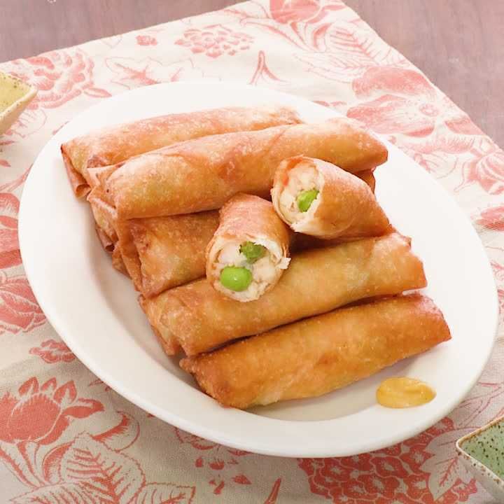 レシピあり▷▷▷スワイプえびと枝豆のつまみ春巻き 。 プリプリでパリパリ‼️なんぼでもいける 🤤変わり種なのに美味しすぎてコレばっかし作っちゃう春巻きです。 えびと枝豆の最強コンビにはんぺんと玉ねぎで旨み&カサマシ◎シンプルに塩でも美味しいですし