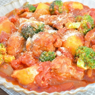 トマト缶を漬けダレに！「鶏肉とズッキーニのトマト南蛮漬け」