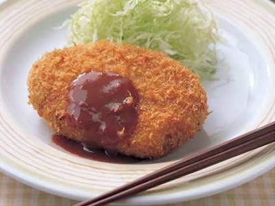 👇レシピはこちら👇, 揚げたて＆焼きたてのコロッケパン最高, ◎もちもちコッペパン6個,材料 , ・強力粉 200g, ・薄力粉 50g,・砂糖 30g, ・塩 4g, ・バター 20g, ・牛乳 90g, ・水 90g, ・ドライイースト 3g,作り方 ,①牛乳と水は人肌程度に温めて材料を入れてホームベーカリーで1次発酵までする, ②6等分にしてベンチタイム,