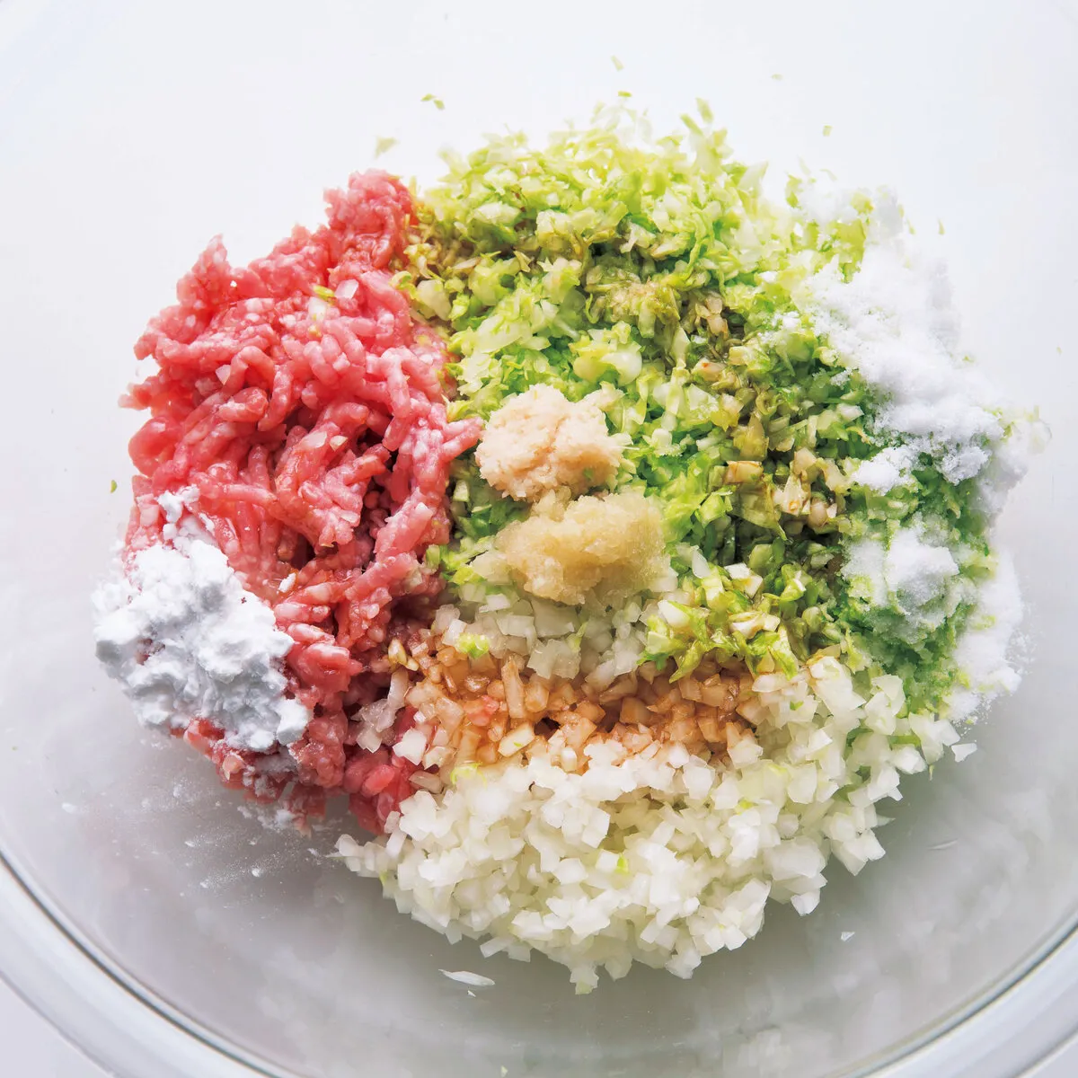 パリパリとした食感としっかりした味でお酒のアテにもなる美味しい餃子の羽根。使うのは小麦粉？片栗粉？美味しいお店のレシピふみの一緒に子育て