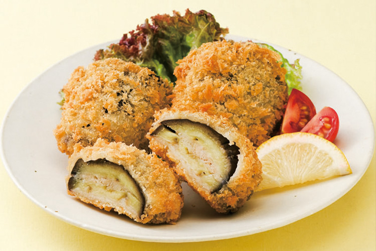 ベルクのお惣菜『茄子で挟んだ肉詰めフライ 甘酢ソース 』は優しい印象のトロプリ食感でした 丁寧レビュー 桃泉