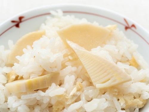 たけのこのアク抜き 米ぬかなしでもうまくできる重曹を使った茹で方をご紹介クラシル