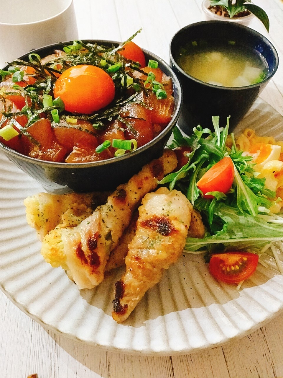 「まぐろと納豆のごちそう丼」の献立