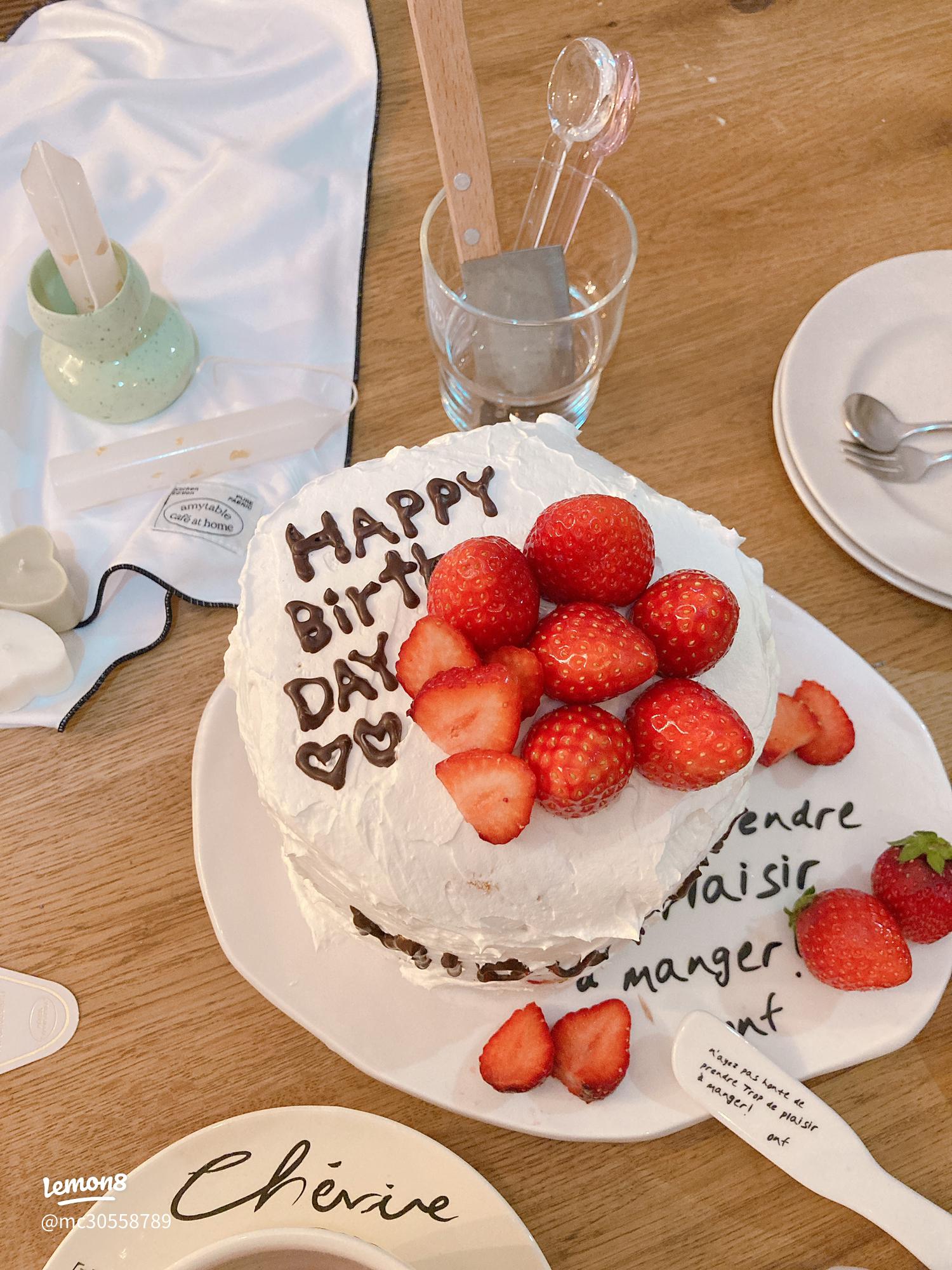 ZelkovA サプライズケーキザ ストリングス 表参道