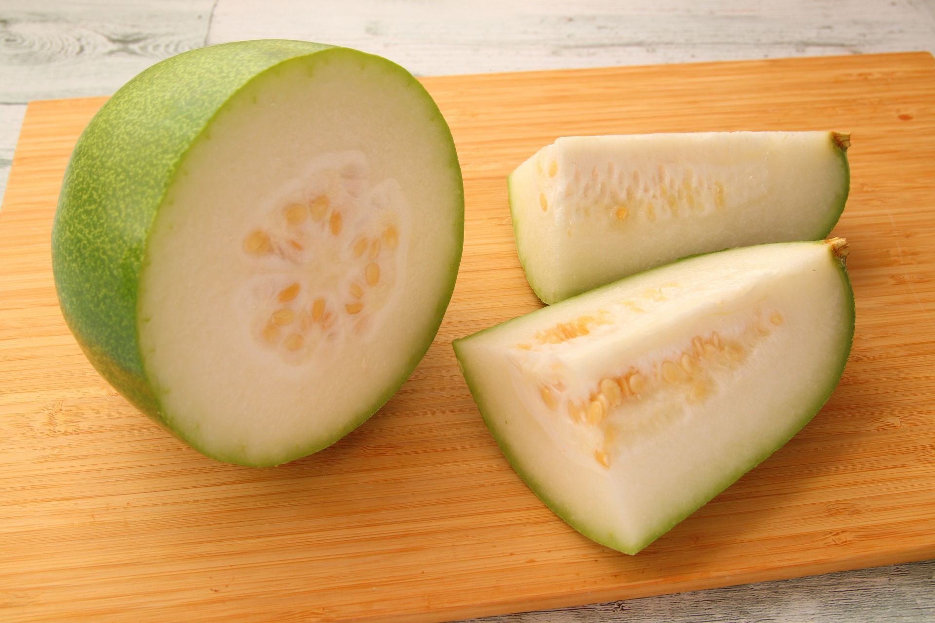 トコとわたしのやんばる移住日記:ミニ冬瓜の収穫