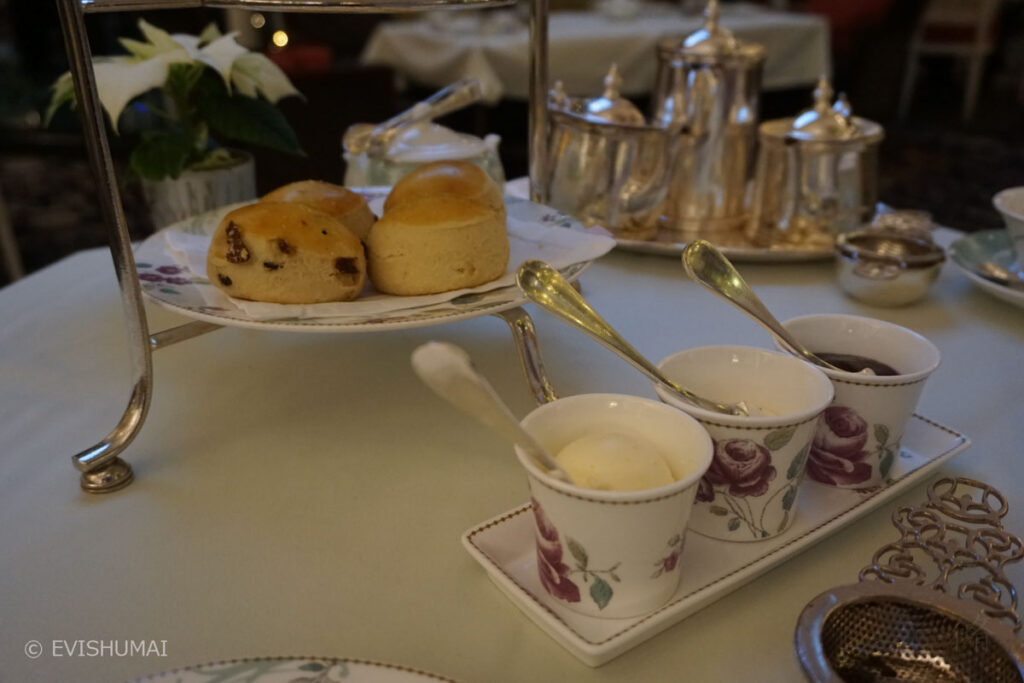 ロンドンアフタヌーンティー 格式高い5つ星ホテル🫖SAVOY - Kumamin Blog in New York