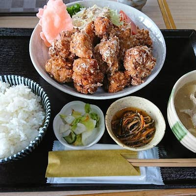 こんにちは😊鈴木です❣️ 本日、6月6日 火 から定番メニューに 塩手羽唐揚げ が仲間入りしました👏💕 おやつやおつまみにもピッタリ🍗🍻1度食べたらやみつきになる味です😋 6月末日まで 根洗店 ではお試し企画として500円以上お買い上げのお客様に限り『インスタ見