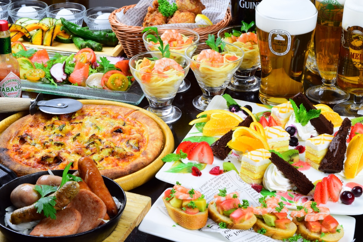 違いは意外に明確！「ビュッフェ」と「バイキング」はまったく別物だった - macaroni