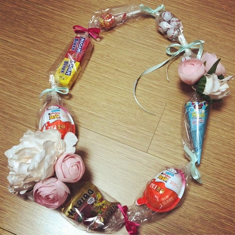 Amazon.co.jp: Eersida 15セット 卒業式キャンディレイメイキングキット キャンディレイチューブ15枚、カード15枚、バルーンリボン150枚ハワイアンおめでとう 卒業生 ギフトラッピング プレゼント リボン用品 : ホーム＆キッチン