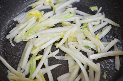 大量消費に！ やみつき確定！白菜とベーコンのチーズチヂミ レシピ・作り方Tasty