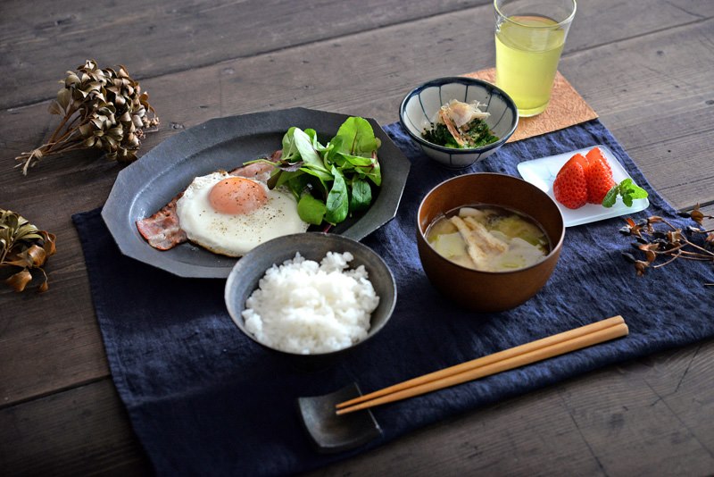 目玉焼きとウインナーの朝ごはん。 和朝食・秋の献立