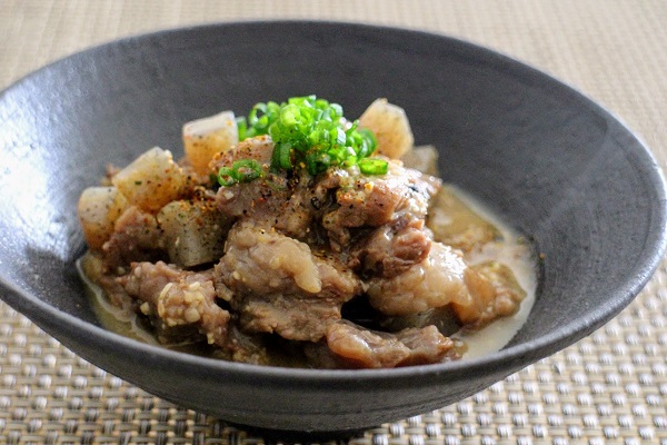 牛すじどて焼き』 大阪の居酒屋っていえばコレですね🍶 白味噌なお店も美味しいですが、僕は醤油がちのこっちのタイプ派です!半熟卵トッピングするとなお良しです!🥚笑堺 堺市グルメ sakai 堺東 堺東グルメ 堺東居酒屋 No5 Englishok 隠れ家どて焼き鍋の淵に味噌を