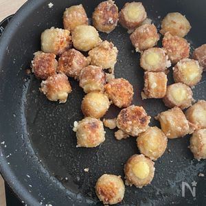 巻いてフライパンで焼くだけおつまみ♪ ちくわのチーズ巻き焼き花ぴーのあてレシピ