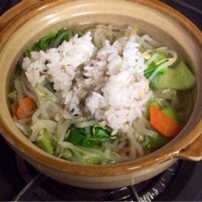 シメの雑炊チーズをのせてリゾット風