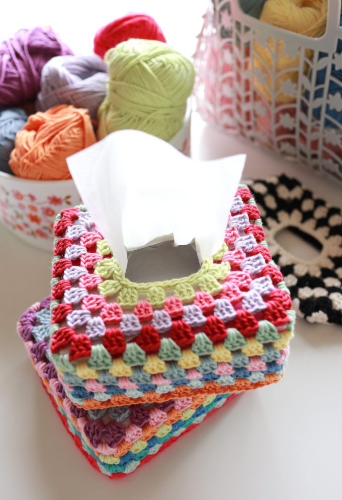 モチーフ編みのティッシュボックスカバーと小さな森のどうぶつたち🐇🐭🌲🍄 さて、何匹隠れているでしょう☺️ minnehttps:minne.com haruno-sheep Creemahttps:www.creema.jp creator 3774921 item onsale RoomCliphttps:roomclip.jp myroom 4849848