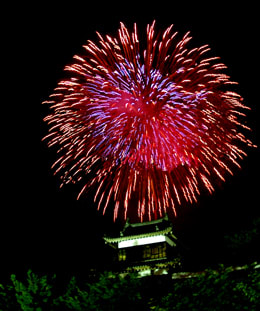 日本のお祭りや花火大会の歴史。「祭り」に込められた意味とは？｜神流神流(カルカル)